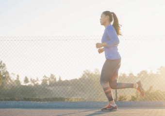 为什么女性更容易喊膝盖疼？这4个建议，或能让膝盖多用10年