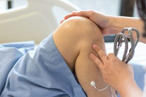 膝盖内侧突出的鼓包,究竟是什么呢?如何科学练腿呢?